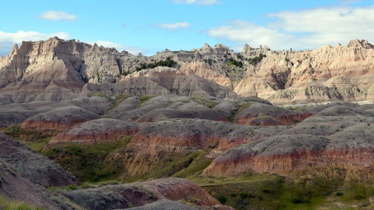 Hills of Badlands in South Dakota 1600x900